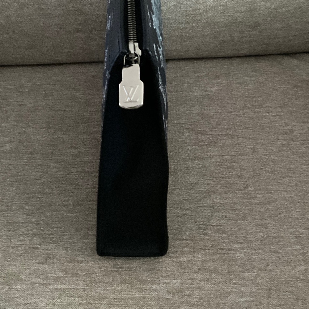 Louis Vuitton Chapman Lion Pochette Voyage - Picture 4 of 8